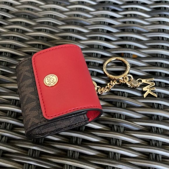 Michael Kors Jet Set Travel AirPod Case - Picture 5 of 14